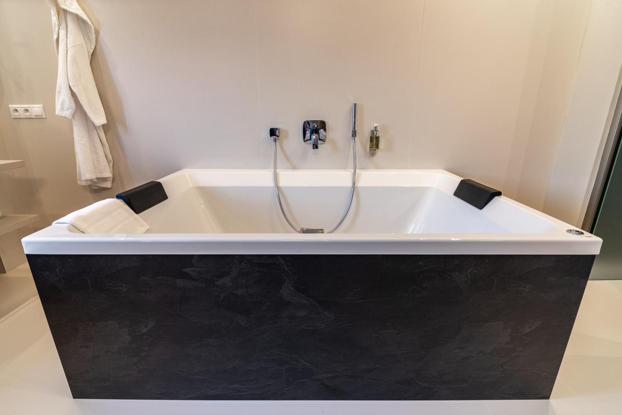 Hotel Karpatia Гуменне Екстер'єр фото