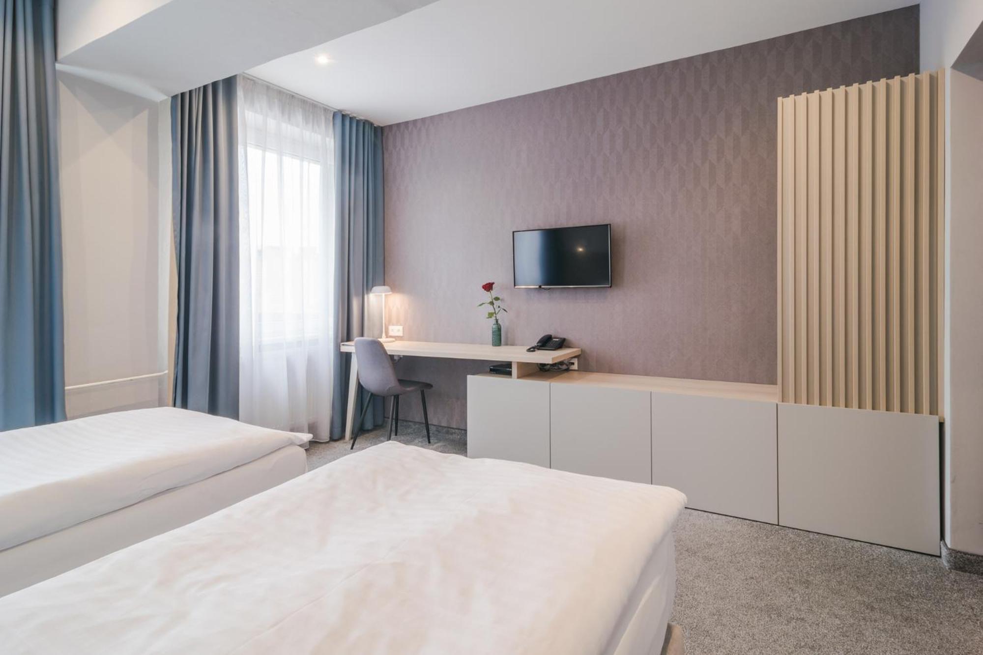 Hotel Karpatia Гуменне Екстер'єр фото