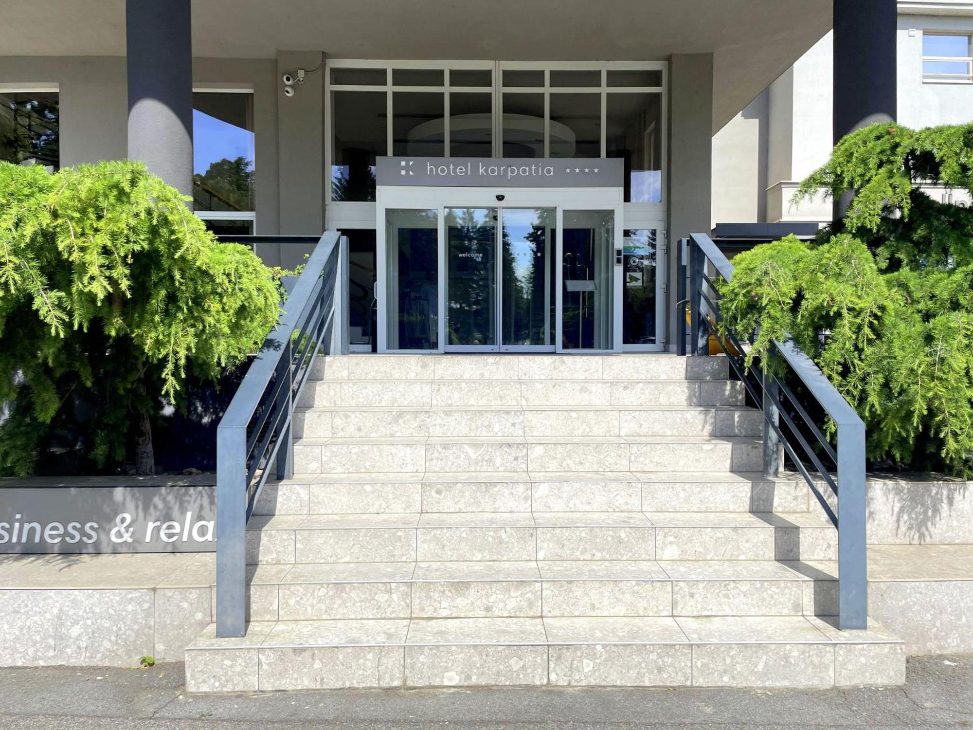 Hotel Karpatia Гуменне Екстер'єр фото
