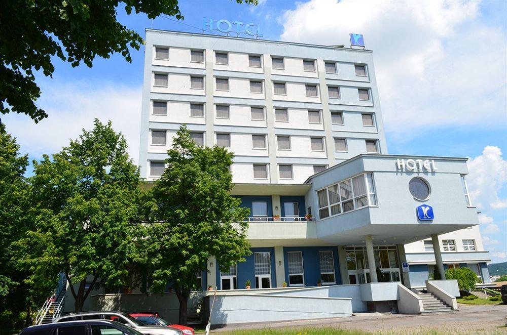 Hotel Karpatia Гуменне Екстер'єр фото