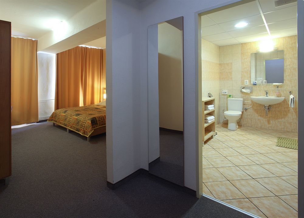 Hotel Karpatia Гуменне Екстер'єр фото