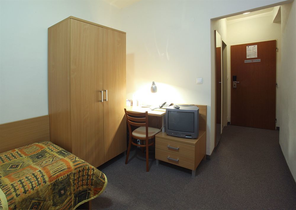 Hotel Karpatia Гуменне Екстер'єр фото