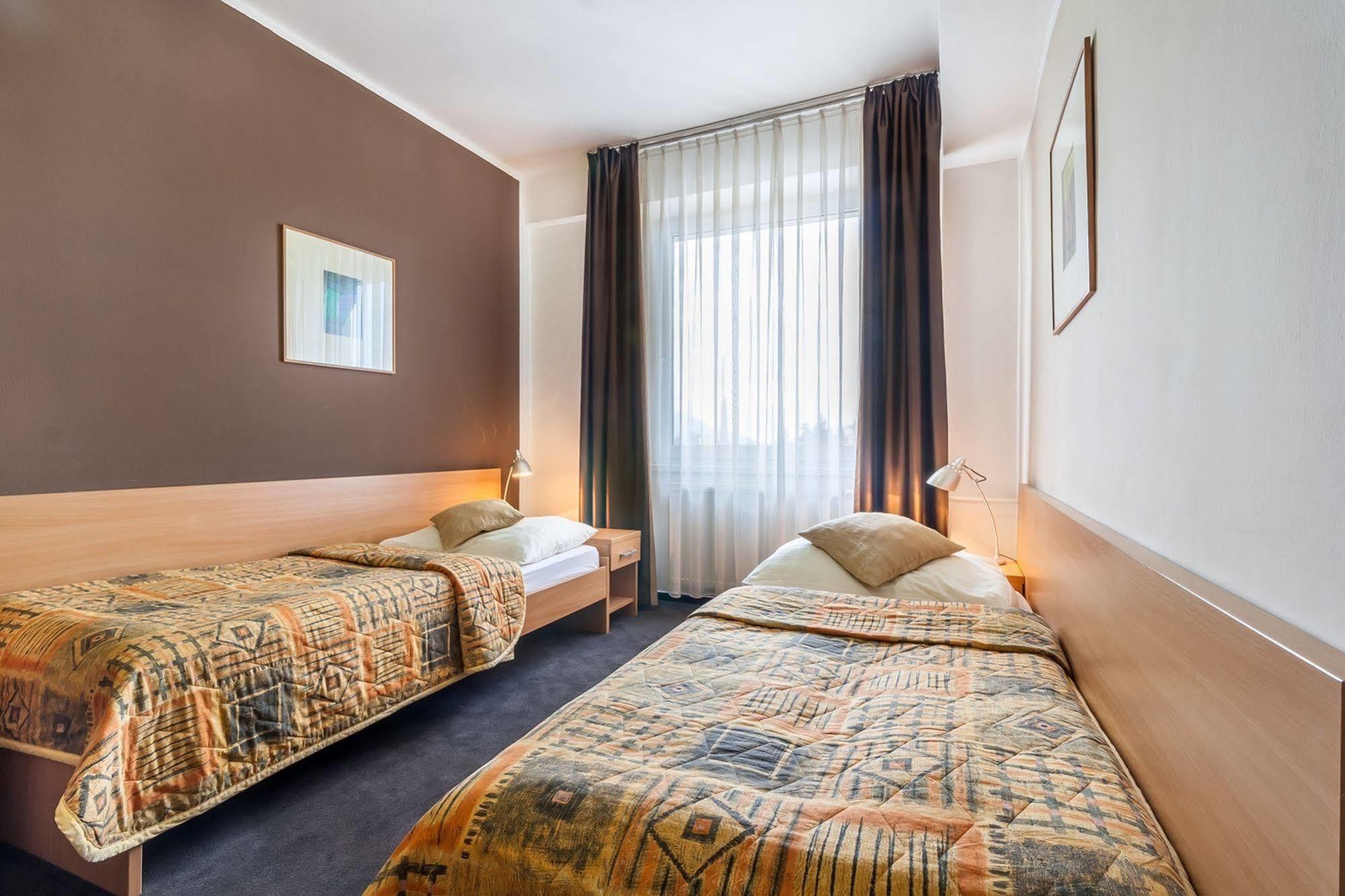 Hotel Karpatia Гуменне Екстер'єр фото