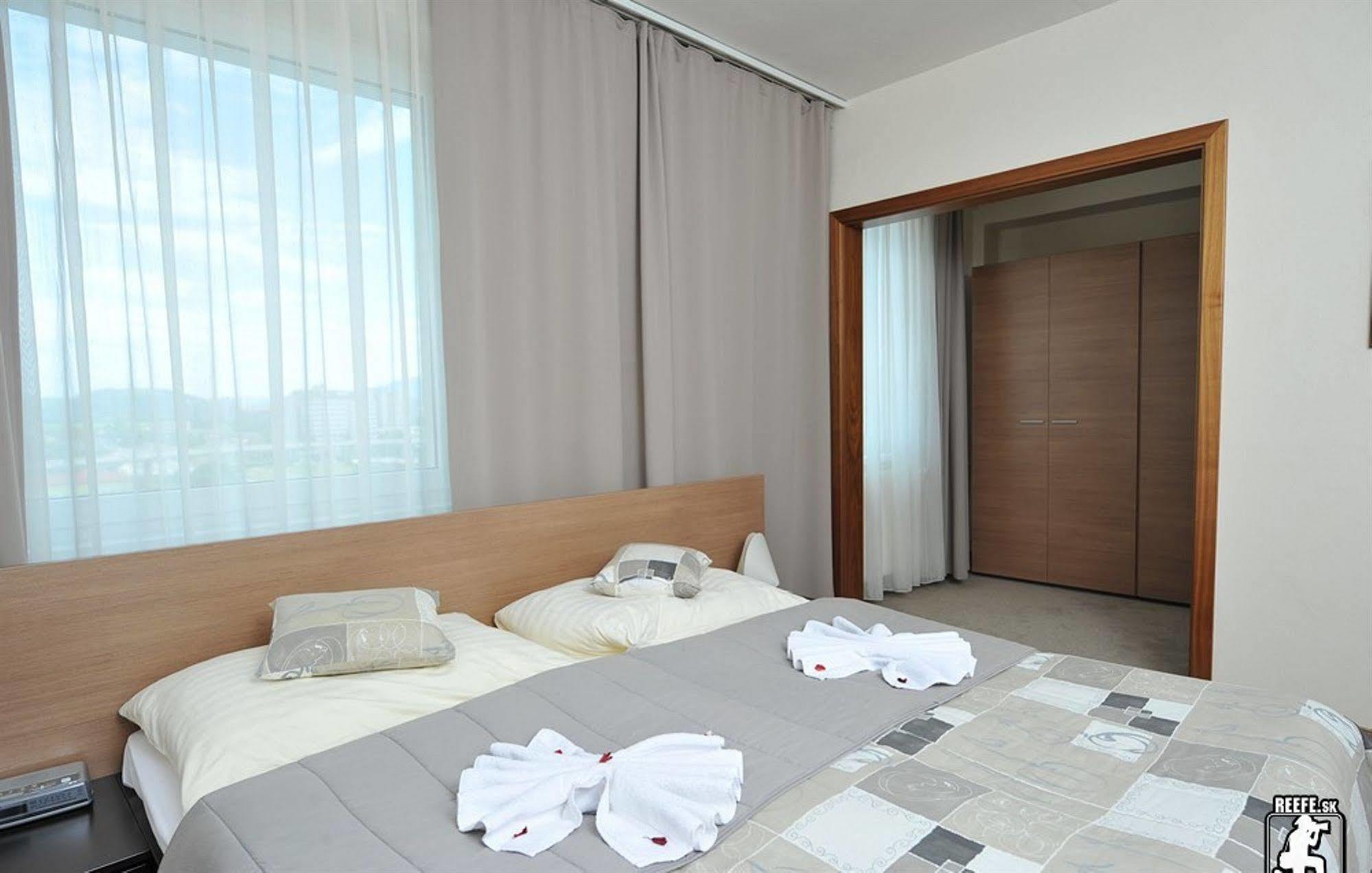 Hotel Karpatia Гуменне Екстер'єр фото