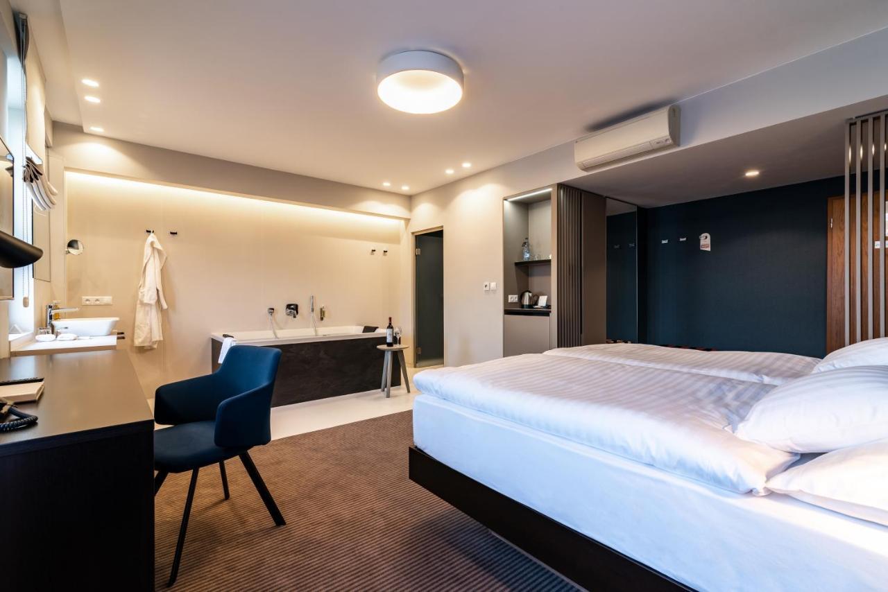 Hotel Karpatia Гуменне Екстер'єр фото